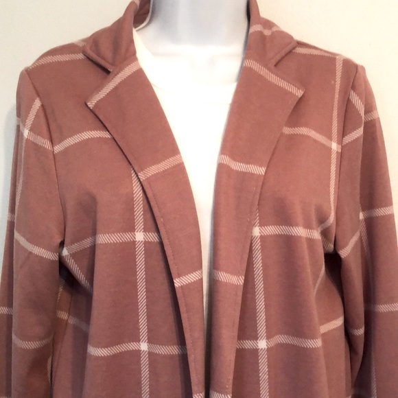 Maurice’s Top - Picture 2 of 6